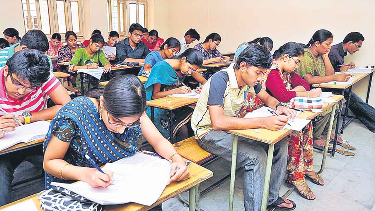 ఇంటర్ ప్రశ్నపత్రాల్లో ఆరు తప్పులు
