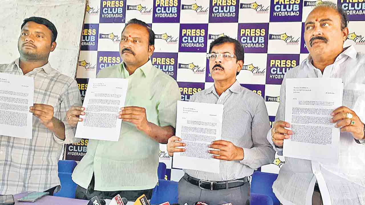 నమ్మించి మోసం చేశారు..డెయిరీ ఫామ్‌ లో పెట్టుబడి పేరుతో దగా