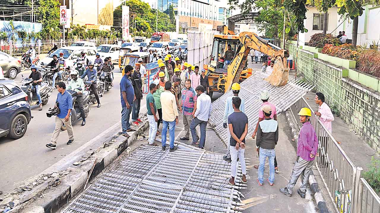 హింసించే పులకేశిలా పరిపాలన!