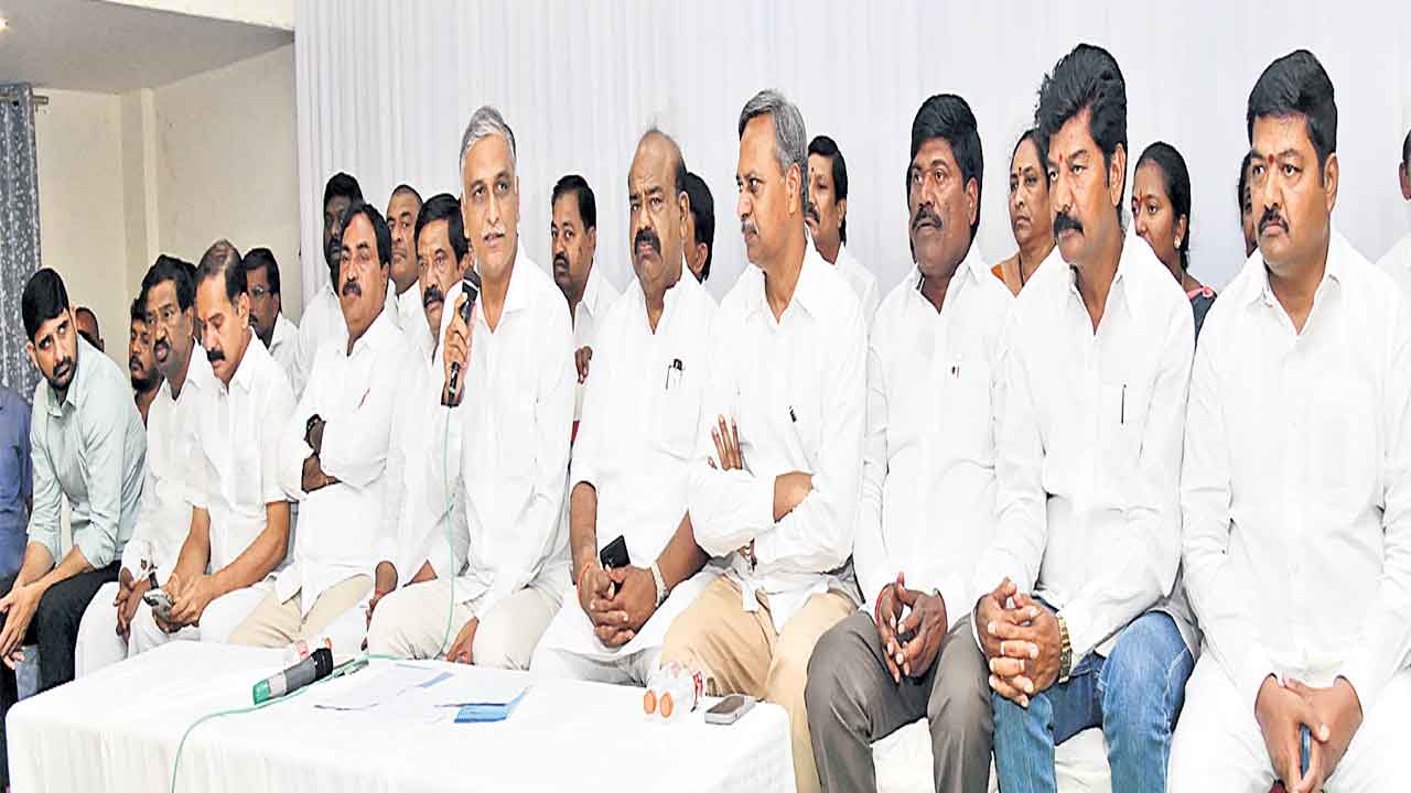 Harish Rao | బిల్లులు రాకనే దేవాదుల మోటర్లు బంద్‌.. బాబుకు గురుదక్షిణగా కృష్ణానీళ్ల చెల్లింపు: హరీశ్‌రావు