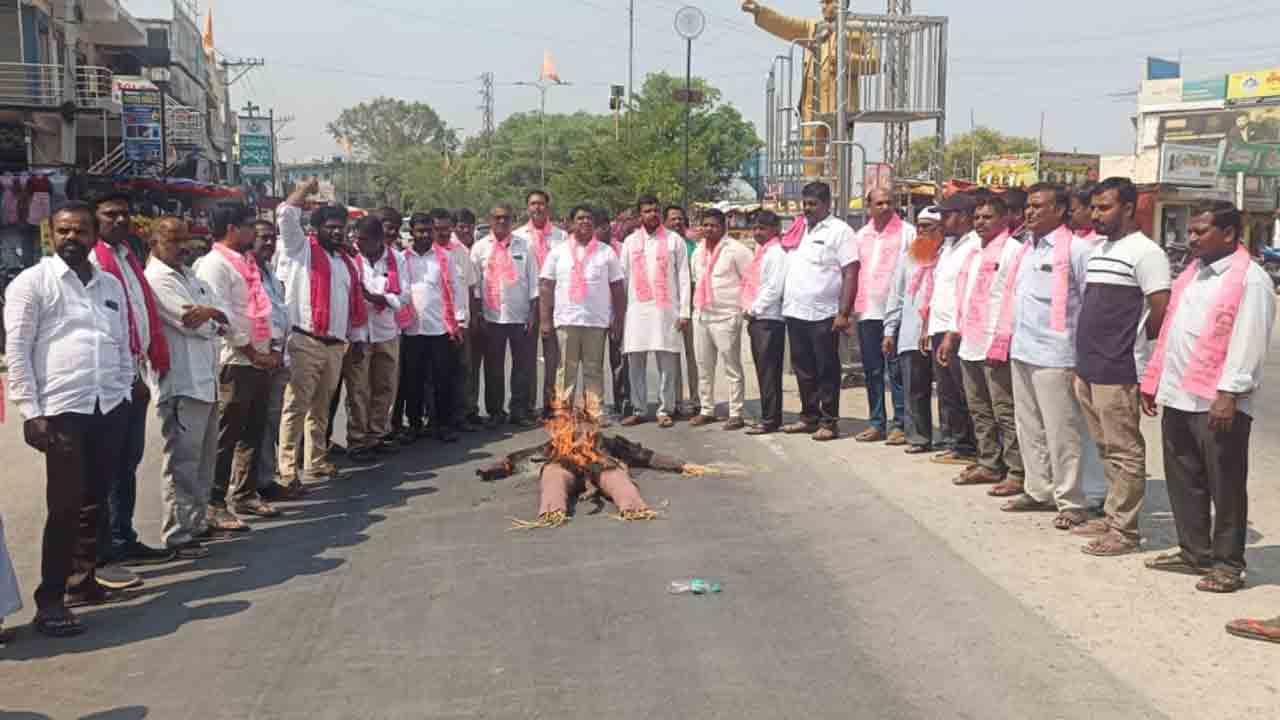 ప్రశ్నిస్తే సస్పెన్షన్‌ చేస్తారా?