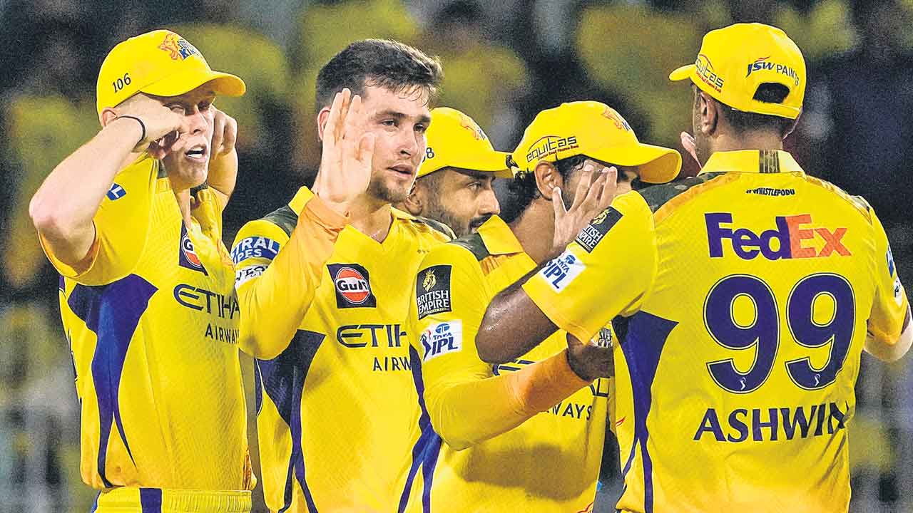 CSK | ఎల్‌క్లాసికో పోరులో చెన్నైదే పైచేయి.. ముంబైపై ఉత్కంఠ గెలుపు