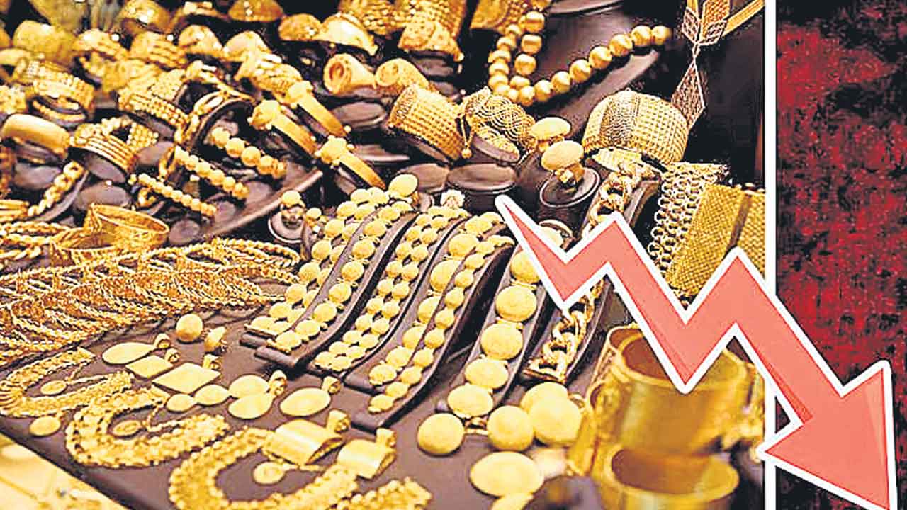 700 తగ్గిన బంగారం ధర