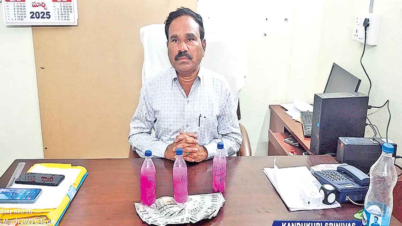 వేతనాల బిల్లింగ్‌కు 20 వేల లంచం