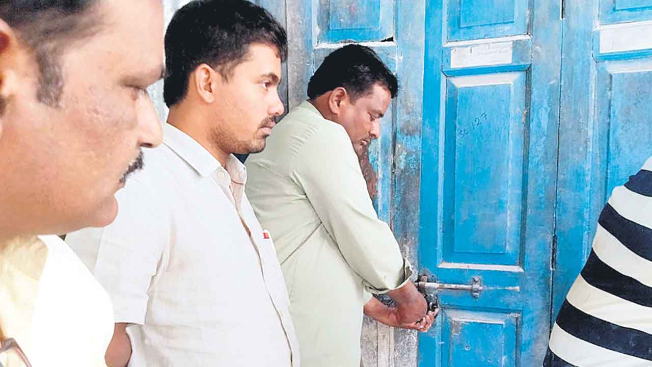 పన్ను చెల్లించకుంటే ఆస్తులు జప్తే..