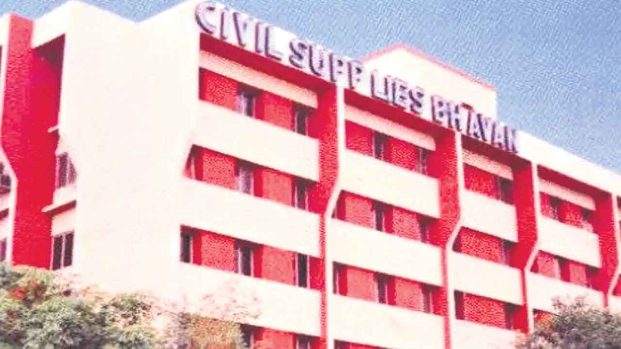 Civil Supplies | ధాన్యం ఎత్తడంలో బిడ్డర్ల వైఫల్యం.. వెయ్యి కోట్ల నష్టమైనా పట్టని సర్కారు!