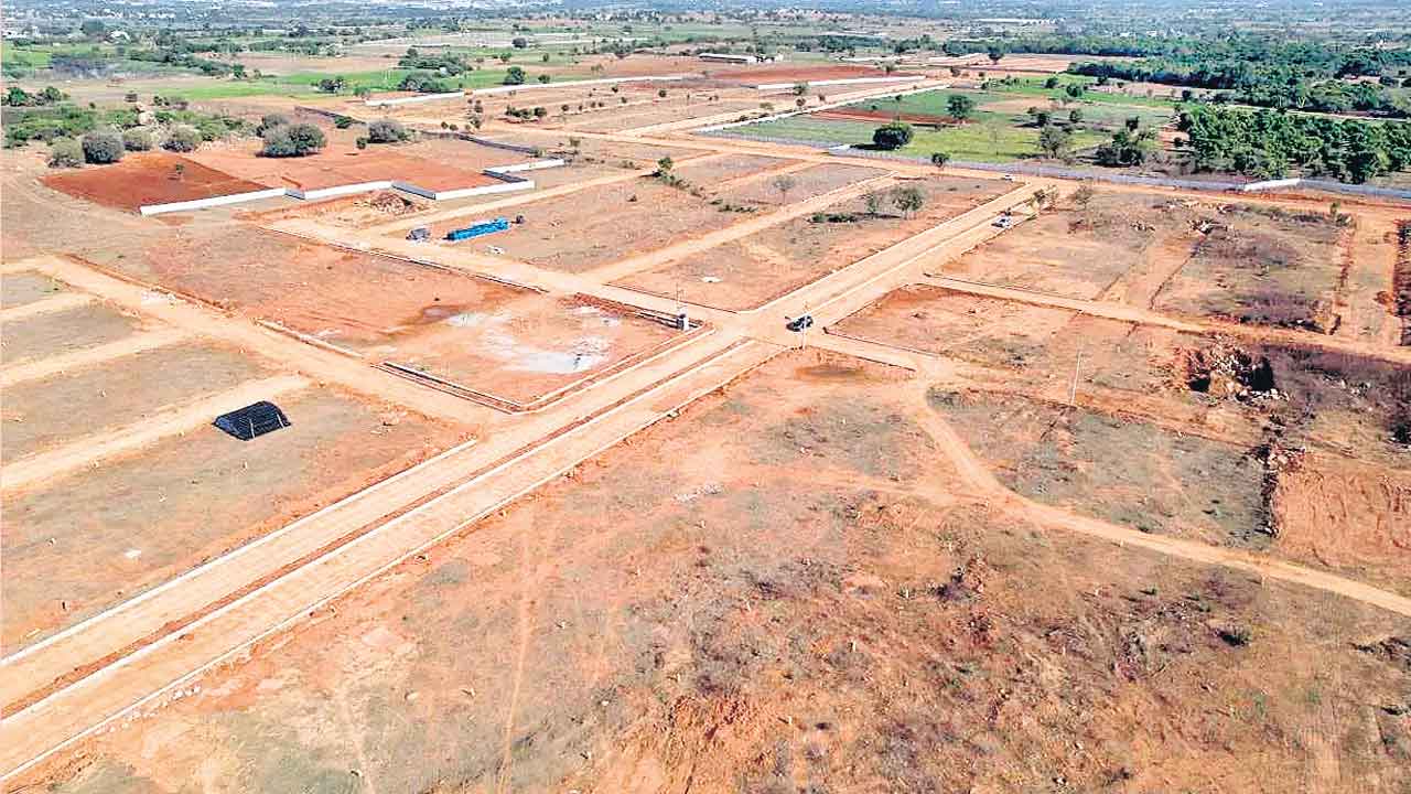 LRS | భూమి ఏదైనా ముందైతే ఫీజు కట్టు.. అక్రమాలకు ఎల్‌ఆర్‌ఎస్‌!