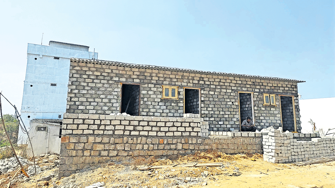 శనివారం మొదలు.. ఆదివారం ఇళ్లు పూర్తి