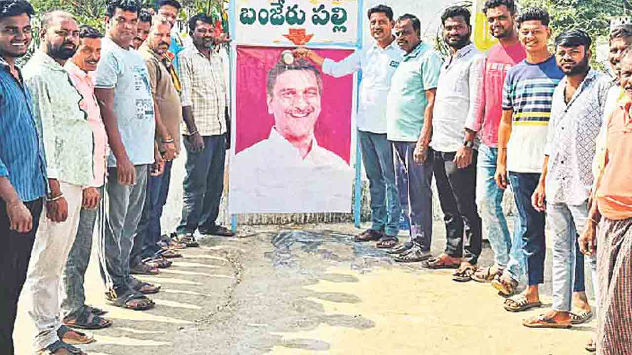హరీశ్‌రావు చిత్రపటానికి క్షీరాభిషేకం