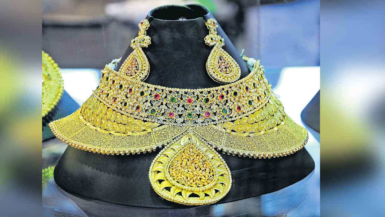 Gold Rate | తులం రూ.92,150.. చారిత్రక గరిష్ఠ స్థాయికి బంగారం ధర