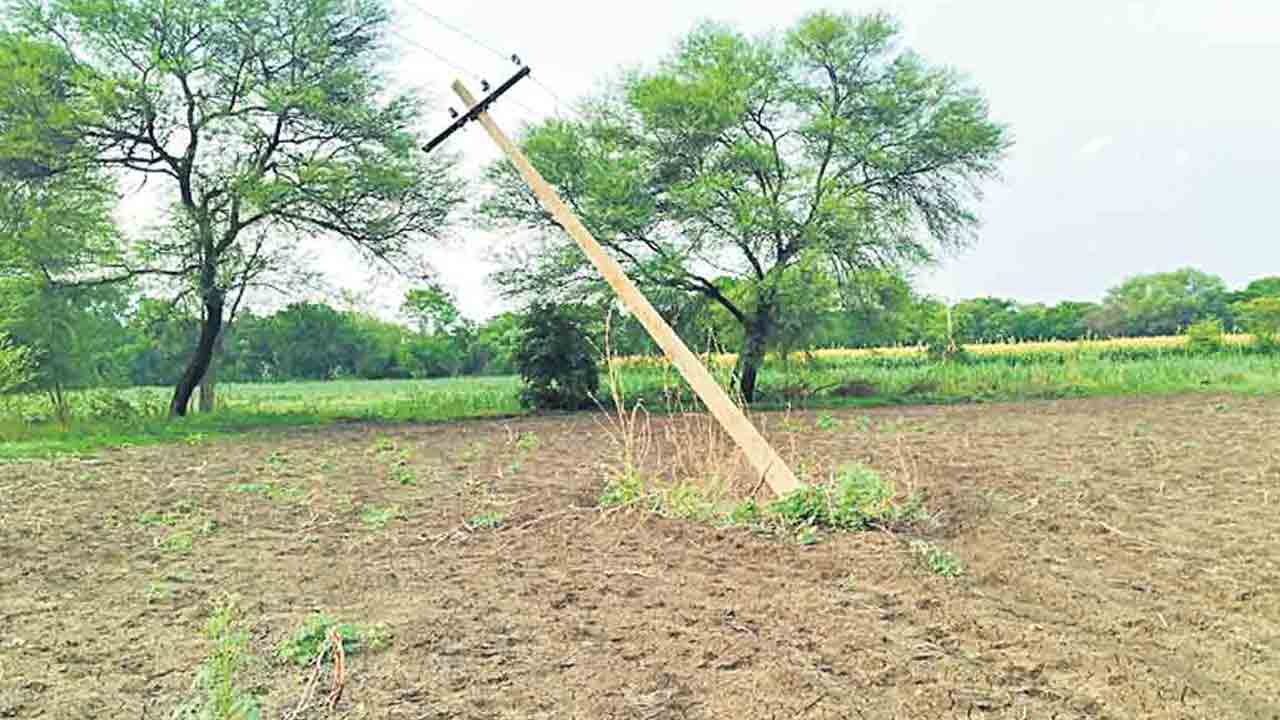 పడిపోతే ప్రమాదమే..