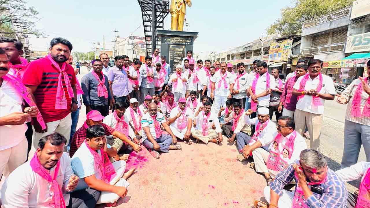 బీఆర్‌ఎస్‌ భగ్గు భగ్గు ఉమ్మడి జిల్లాలో పెల్లుబికిన ఆగ్రహం