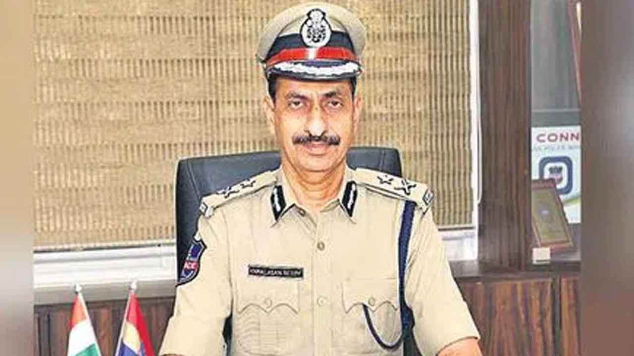 పోలీసులకు దీటుగా తనిఖీలు, దాడులు