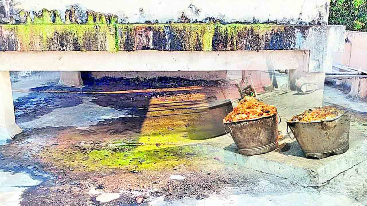 కేయూ హాస్టళ్లలో సమస్యల తిష్ట