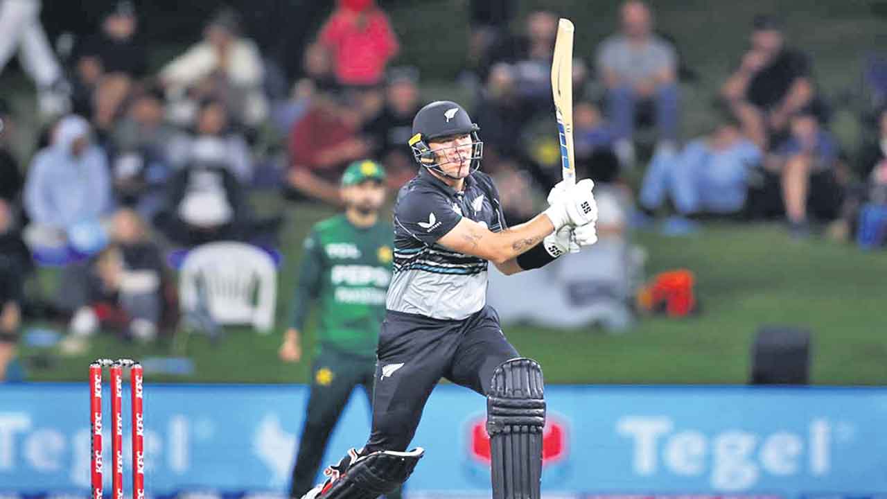 సిరీస్‌ కివీస్‌ వశంనాలుగో టీ20లో పాక్‌ పరాభవం