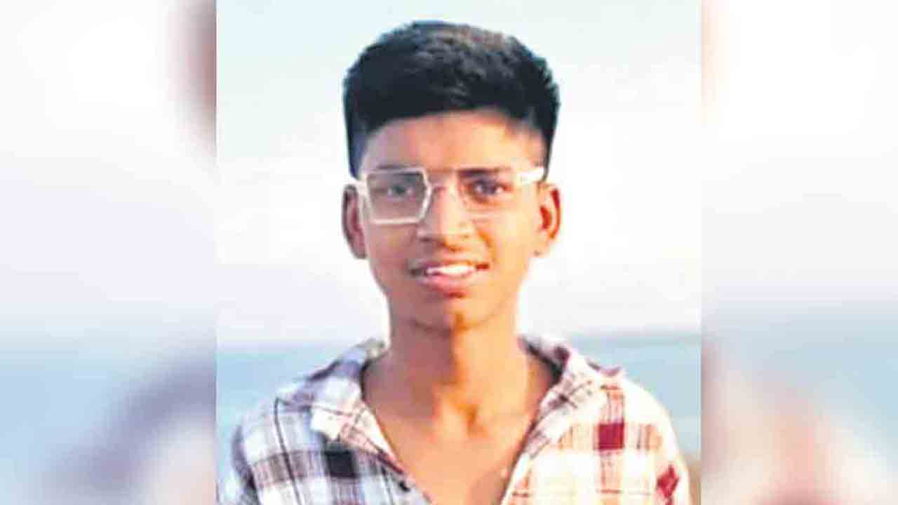 చదువుకోమన్నందుకు విద్యార్థి బలవన్మరణం