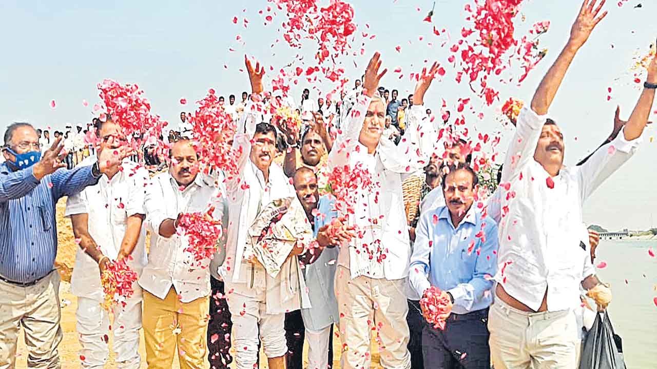 కూడవెల్లి జలకళకు నాలుగేండ్లు