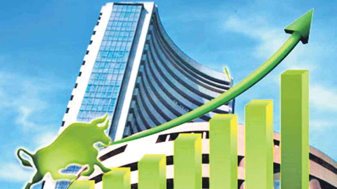 లాభాల్లో సూచీలు