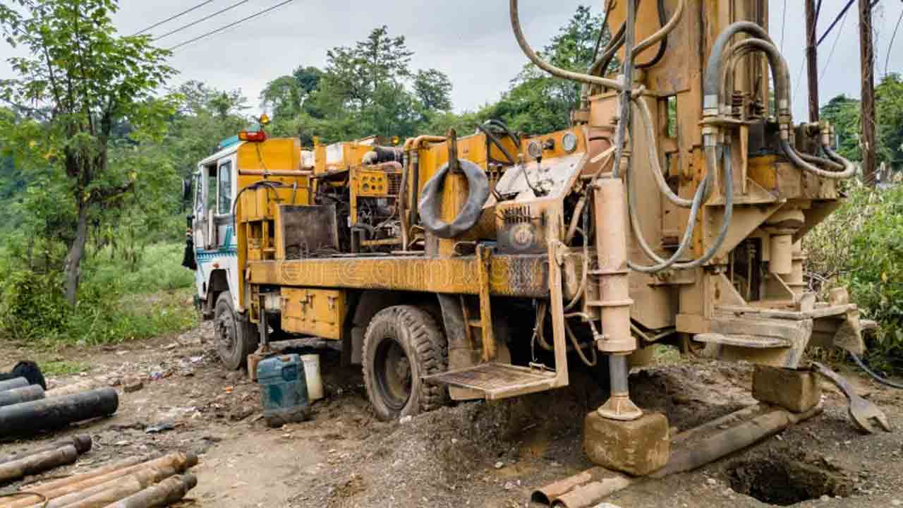 700 ఫీట్లు బోరేసినా చుక్క నీరు రాలే