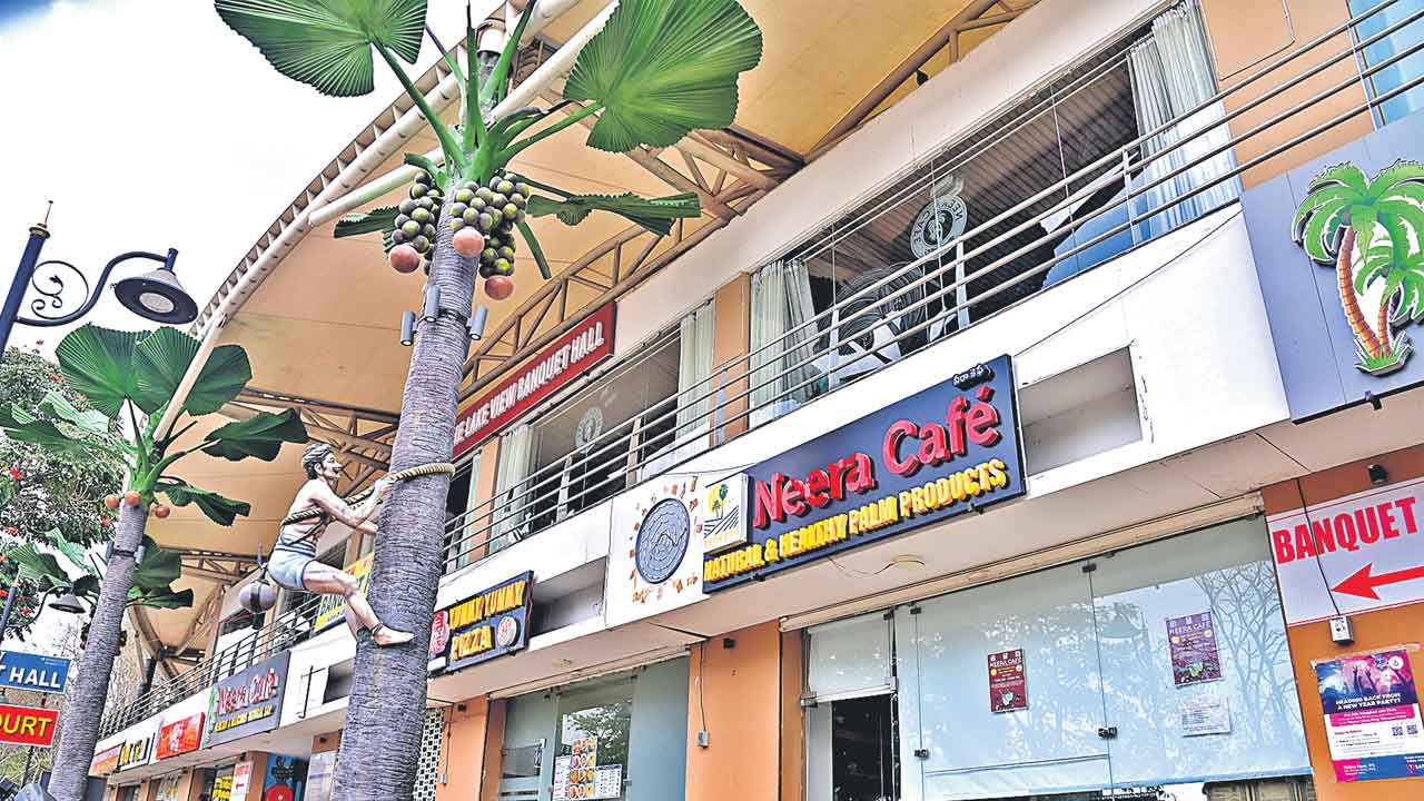 Neera Cafe | గౌడన్నల పోరుకు తలొగ్గిన సర్కారు.. గీత పారిశ్రామిక కార్పొరేషన్కే నీరాకేఫ్: మంత్రి పొన్నం