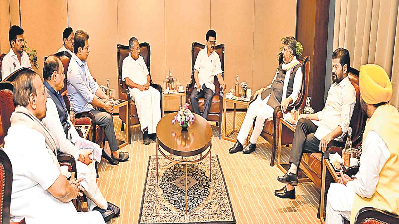 కేసీఆర్‌ బాటలో నే దక్షిణాది నేతల పోరు