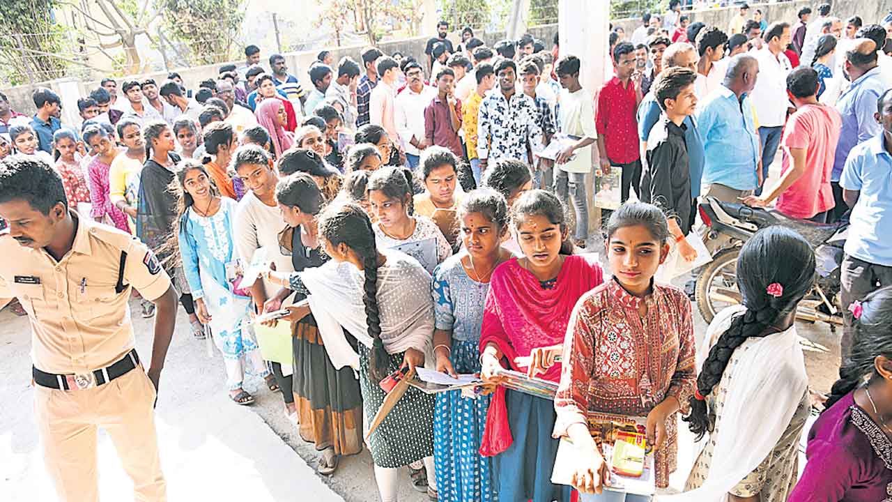 సజావుగా పది పరీక్షలు