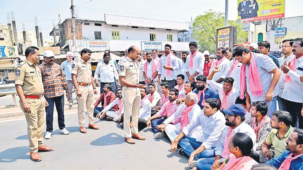 జంక్షన్ల కూల్చివేతపై బీఆర్‌ఎస్‌ ఆగ్రహం