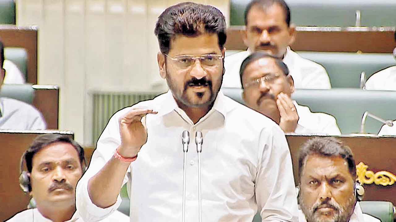 Revanth Reddy | తోడ్కలు తీస్తా.. బట్టలూడదీసి కొడతా.. జర్నలిస్టులపై సీఎం రేవంత్‌ తిట్ల పురాణం