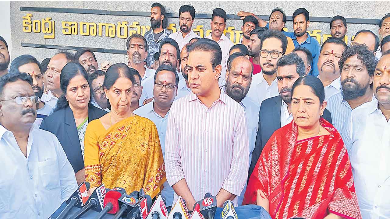 జర్నలిస్టులు ప్రశ్నిస్తే జైలుకా?