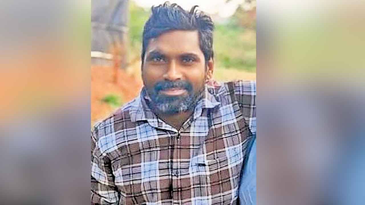 అప్పుల బాధతో యువరైతు ఆత్మహత్య