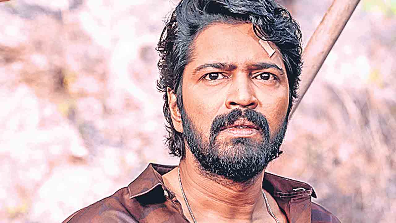 ‘12ఏ రైల్వే కాలనీ’లో ఏం జరిగింది?