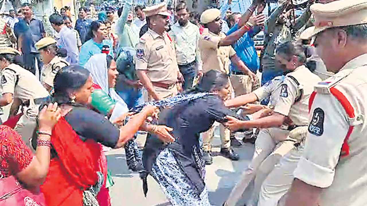 ఆశాల నిరసన గళం.. పోలీస్‌ జులుం