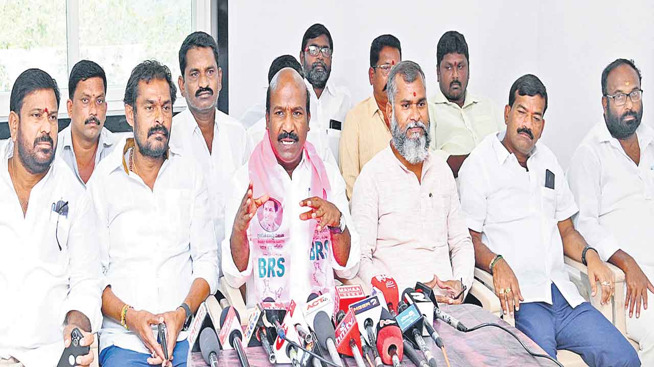 కేటీఆర్‌పై ఒకే స్టేషన్‌లో మూడు కేసులు