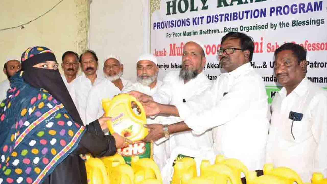 పేదలకు రంజాన్ కిట్ల వితరణ అభినందనీయం