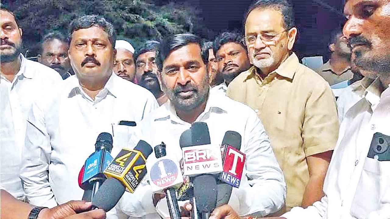 కేటీఆర్పై పెట్టినవి చిల్లర కేసులు
