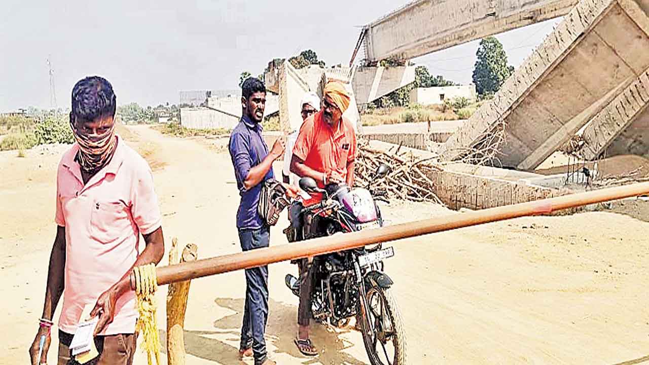 Toll Charges | దర్జాగా దారిదోపిడీ.. మానేరు వాగుపై ప్రైవేట్‌ వ్యక్తుల దందా