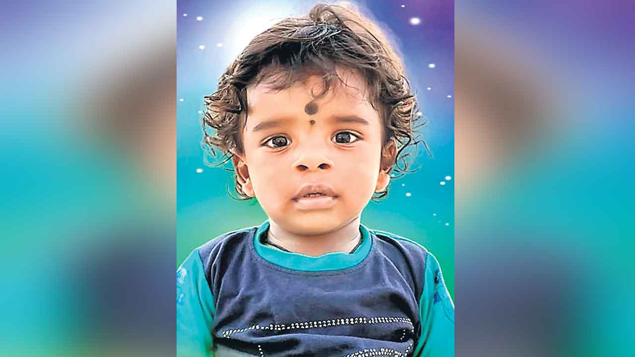 గొంతులో పల్లిగింజ ఇరుక్కొని బాలుడి మృతి
