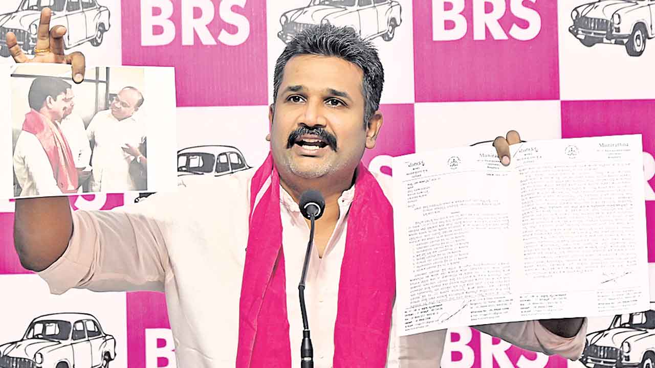 రేవంత్‌ బెదిరింపులు.. అన్న సెటిల్‌మెంట్లు