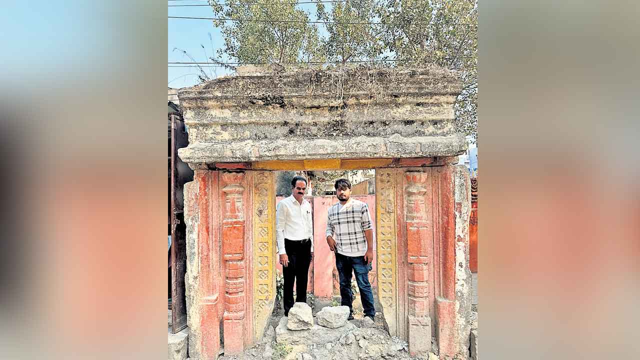 కాకతీయ తోరణ ద్వారాన్ని పరిరక్షించాలి