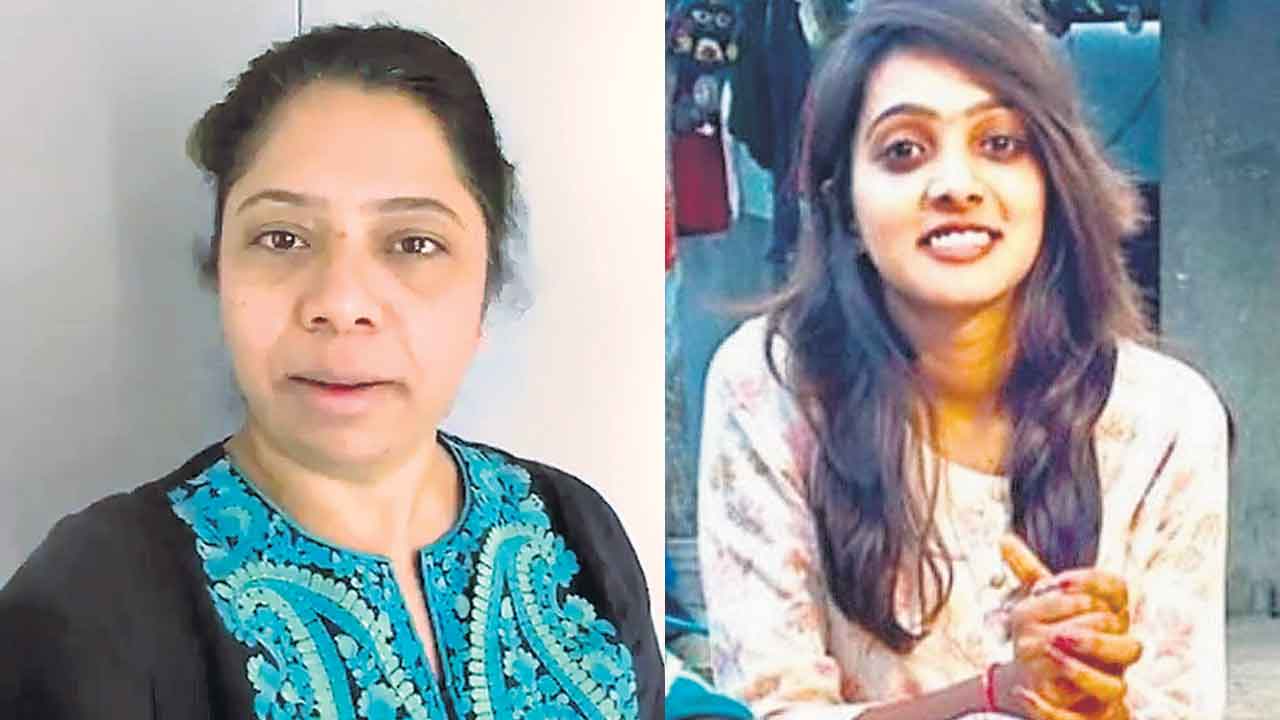 మహిళా జర్నలిస్టుల అరెస్టు