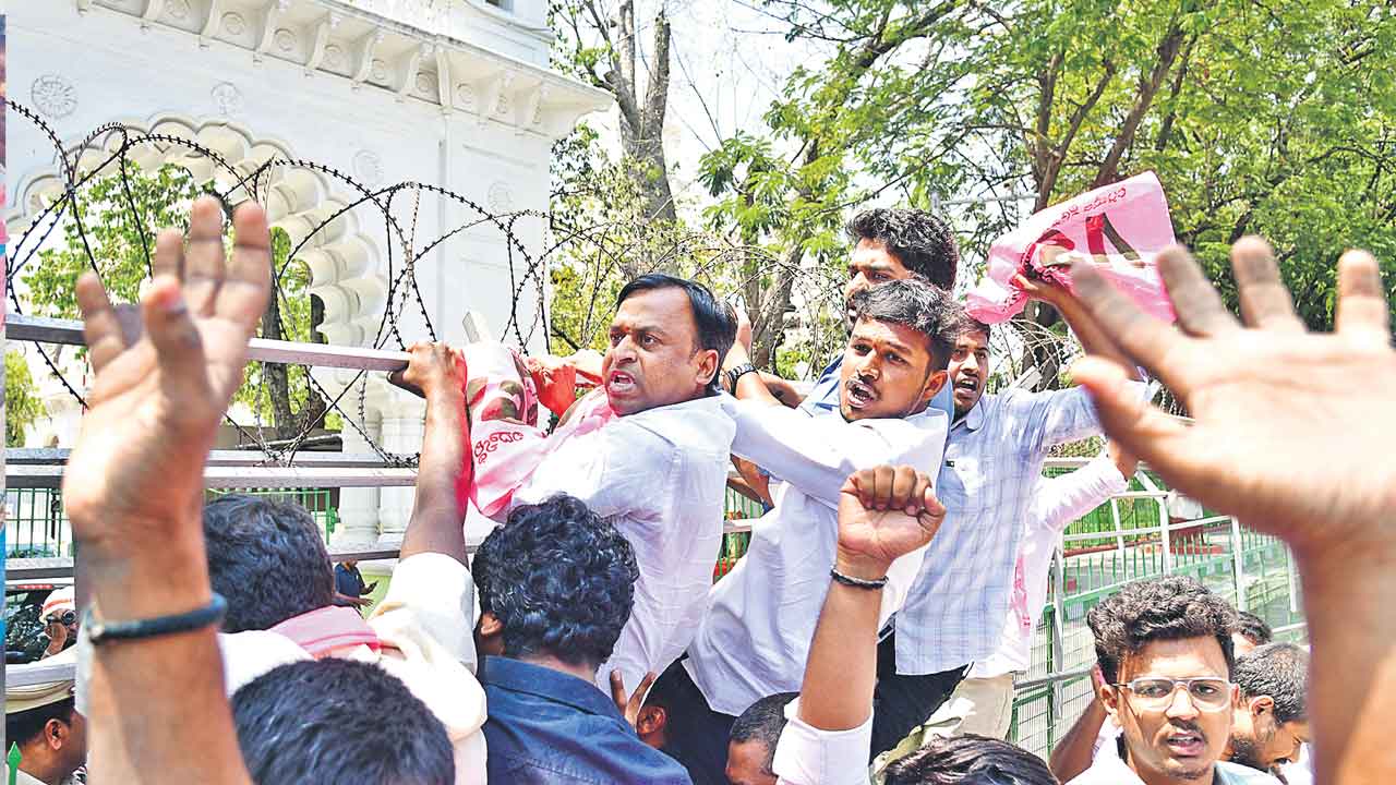 అసెంబ్లీని ముట్టడించిన బీఆర్‌ఎస్వీ