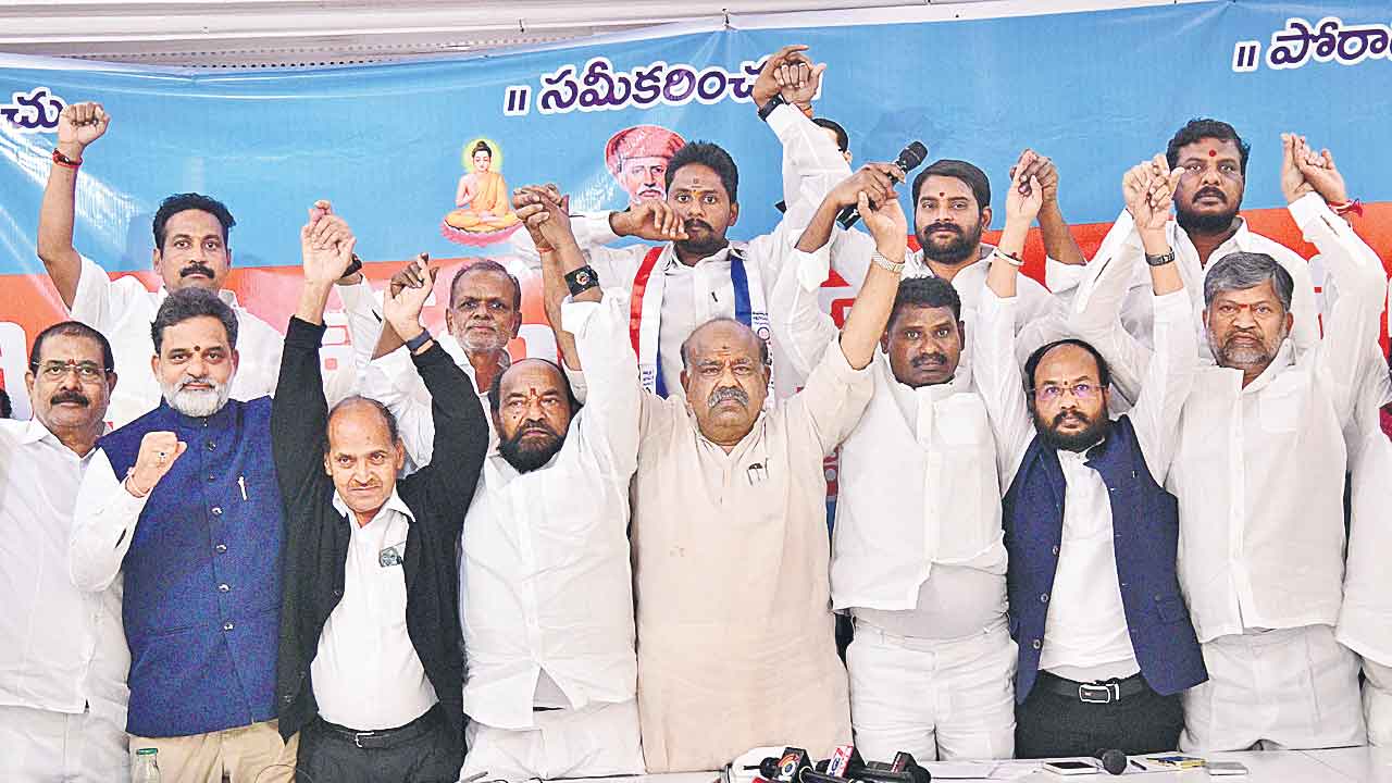 బీసీ బిల్లులను తక్షణం అమలుచేయాలి