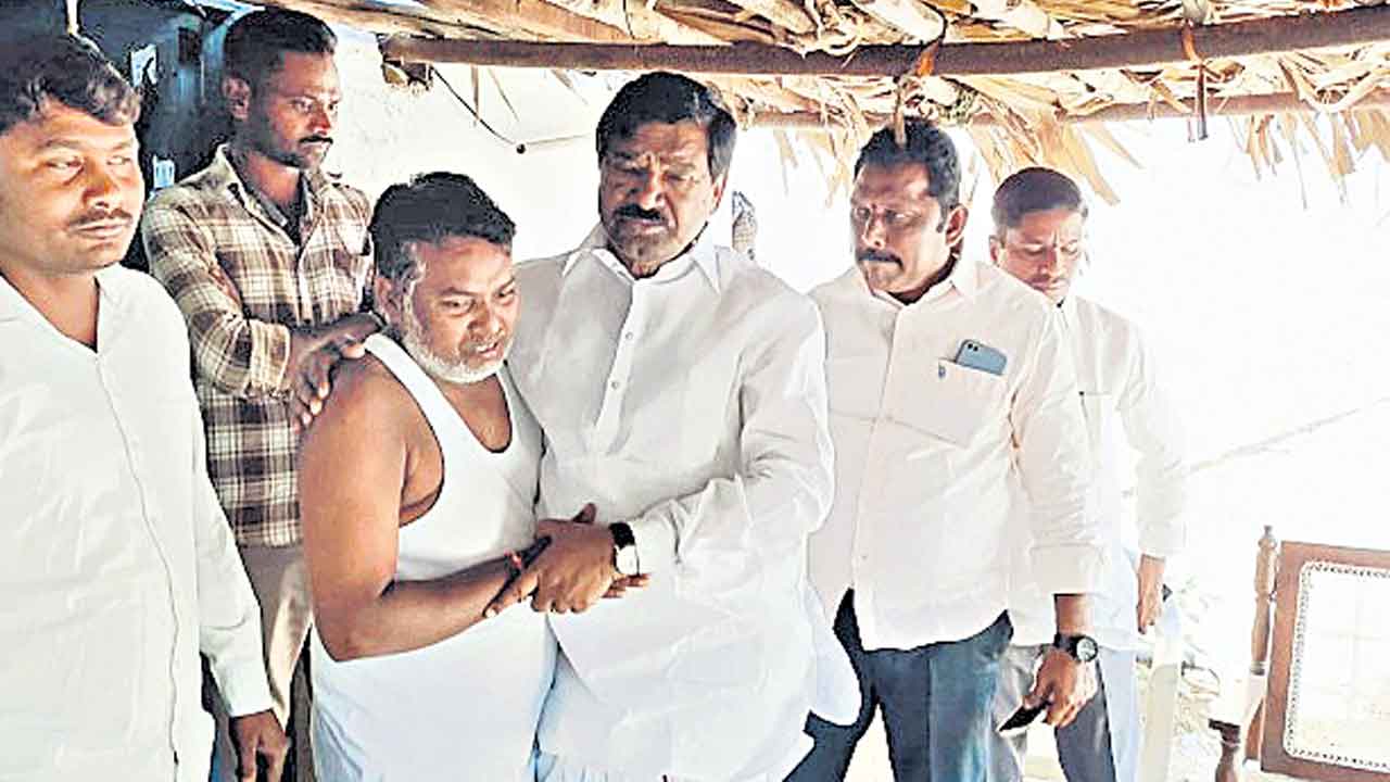 బీఆర్‌ఎస్‌ కార్యకర్తపై పోలీసుల దాడి