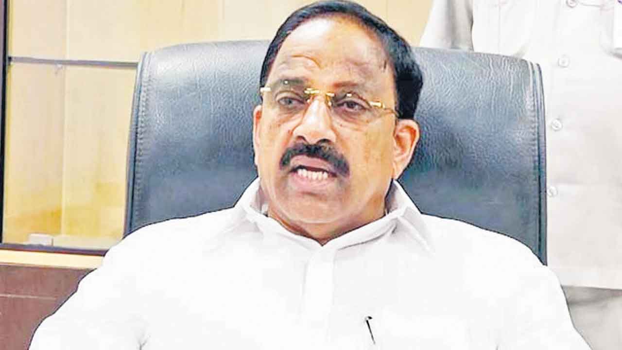 వరికి ఆరుతడి పద్ధతిలో నీళ్లందించాలి