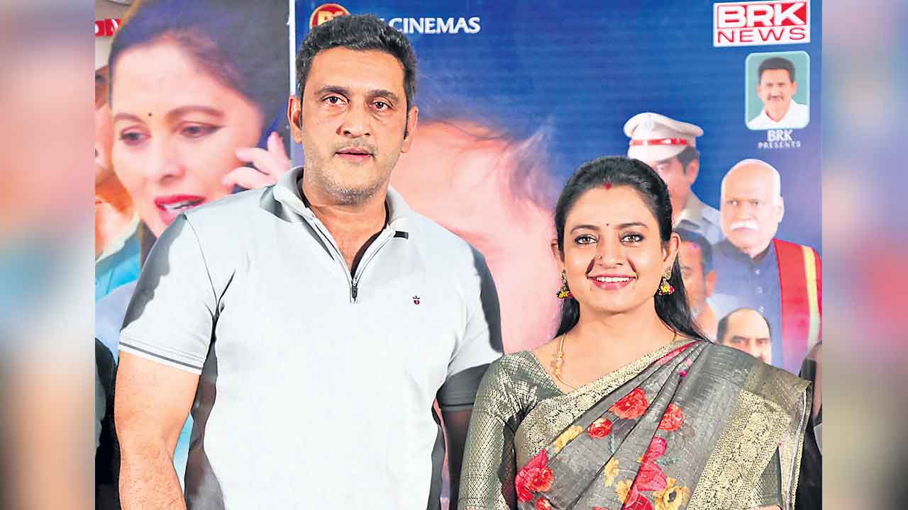 సీఎం పెళ్లాం బయటకొస్తే?..