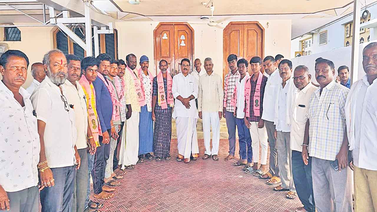 బీఆర్‌ఎస్‌లోకి కాంగ్రెస్‌ కార్యకర్తలు