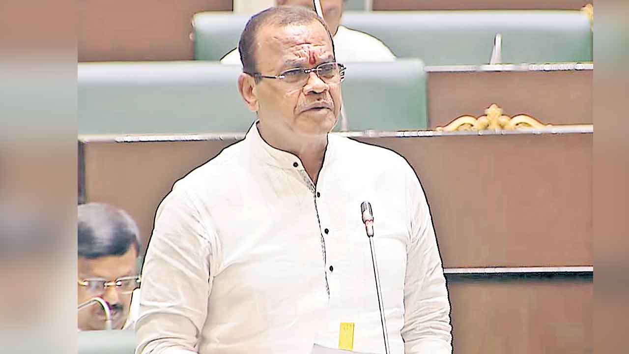 Komatireddy Venkat Reddy | బాలకృష్ట కంటే నాకే ఫ్యాన్స్‌ ఎక్కువ! మీడియా చిట్‌చాట్‌లో మంత్రి కోమటిరెడ్డి వెంకట్‌రెడ్డి