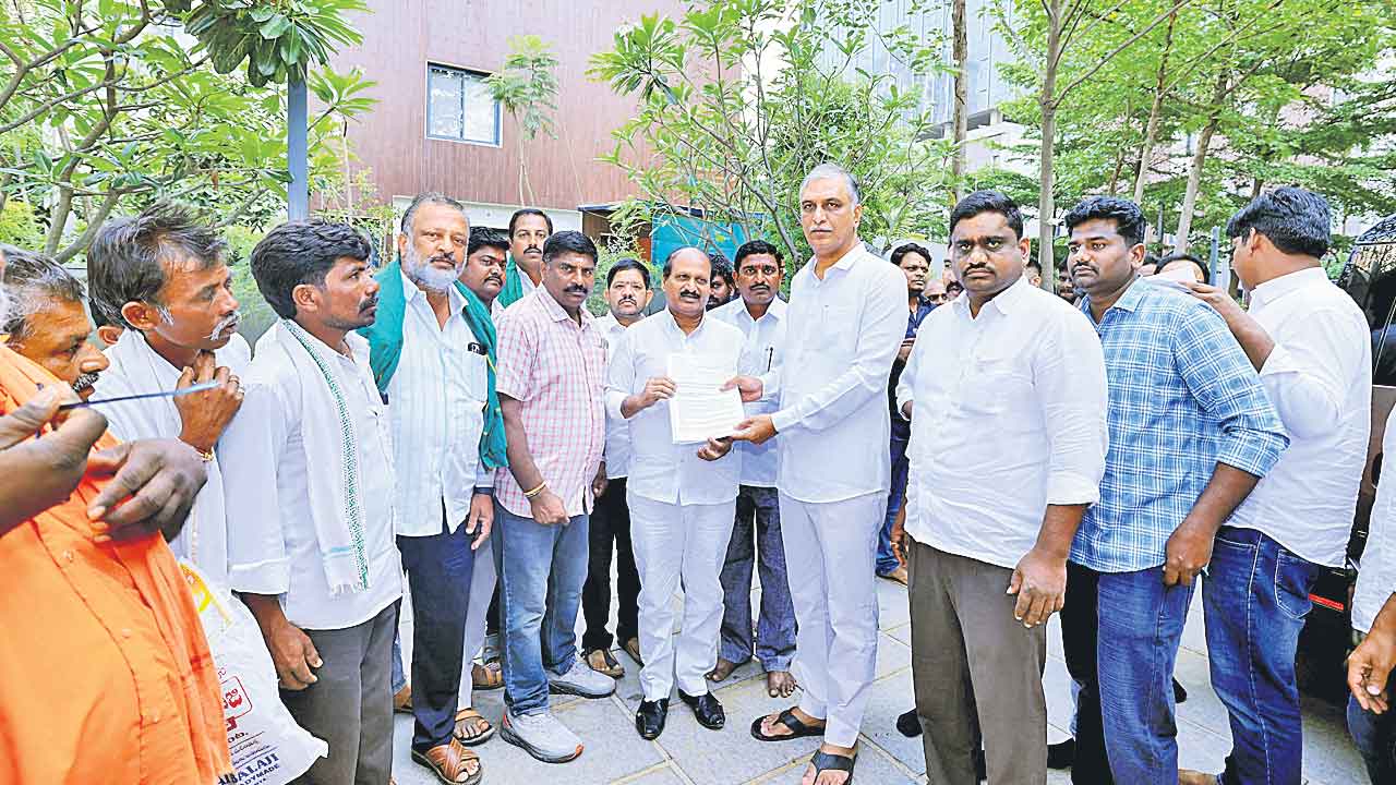 ట్రిపుల్‌ఆర్‌ అలైన్‌మెంట్‌ మార్పుపై పోరాడాలి