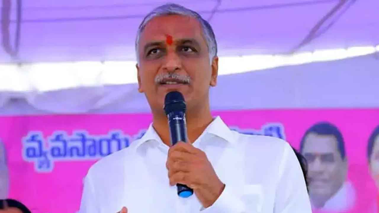 ప్రభుత్వాన్ని ప్రశ్నిస్తే కేసులా?