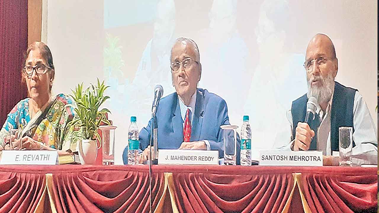 అసంఘటిత కార్మికులకు పెన్షన్‌ ఇవ్వాలి